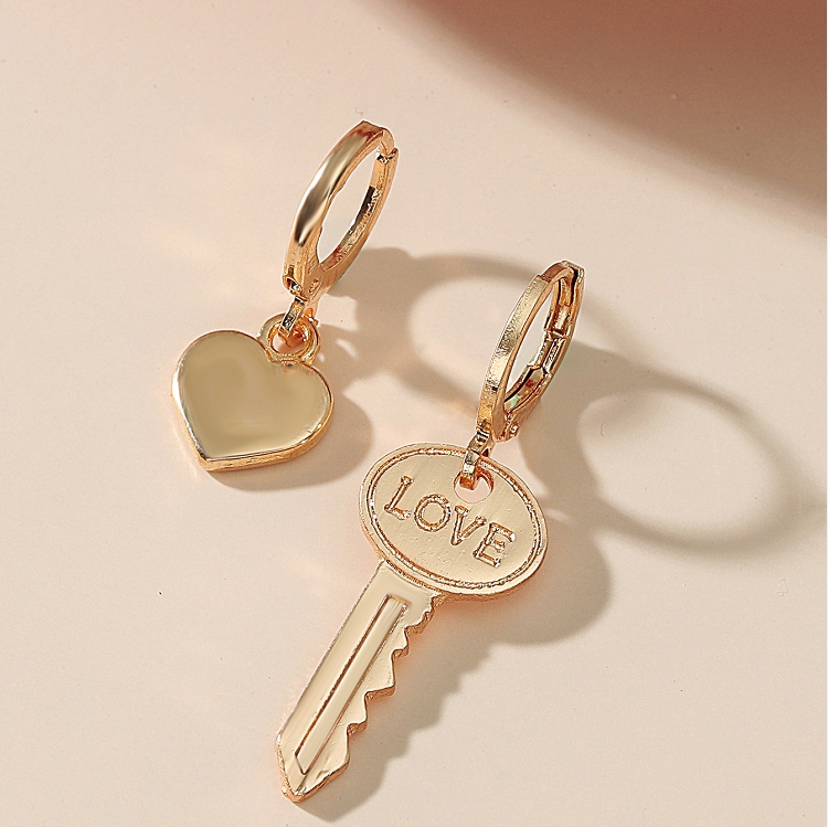 Europe and The United States exaggerated asymmetric love key ear buckle earrings cross-border retro simple alloy earrings wholesale accessories ?
